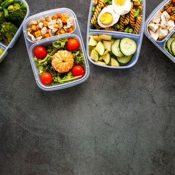 Außerhaus gesund essen Essen Mobil Frischhealtebox mit Mahlzeit