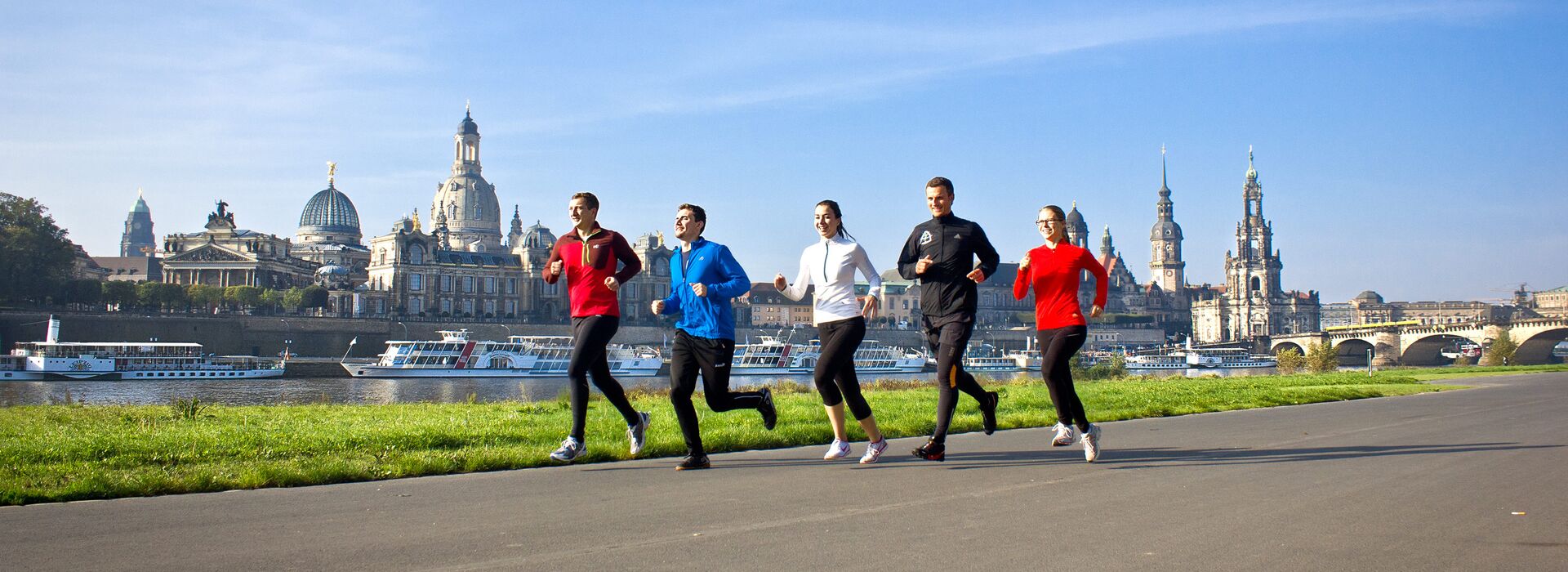 Laufkurs in Dresden Gruppe Läufer an der Elbe in Dresden