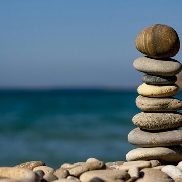 Entspannung im Stress Steinturm am Meer